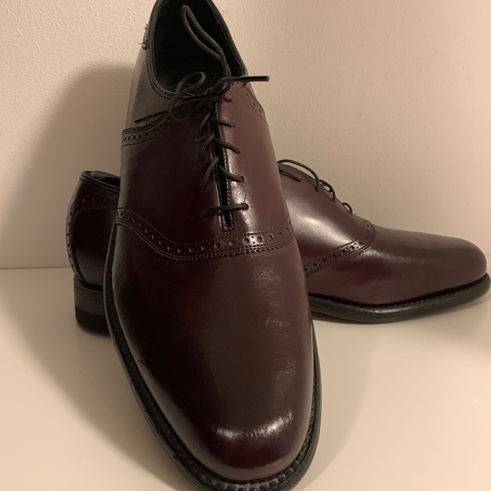 Florsheim oxford size 9D. Plain toe Oxford